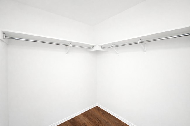 Building Photo - 4 Bed 2.5 Bath NEW MANAGEMENT!!!