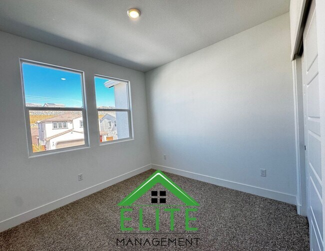 Building Photo - Spacious 4-Bedroom Home in Prime Folsom Lo...