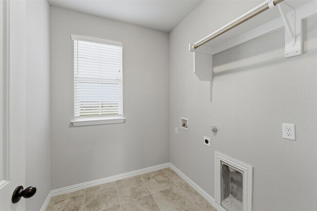 Building Photo - 7437 Aniston Way