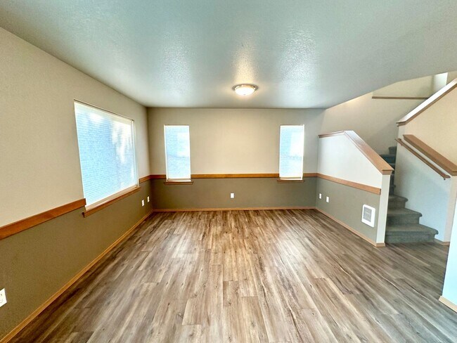 Building Photo - 2102 Yellowstone St