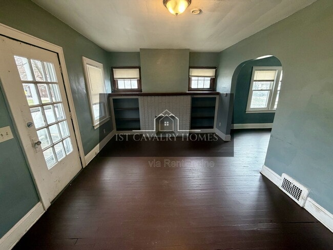 Building Photo - 578 Hoye Ave