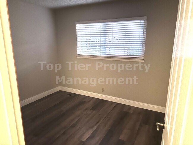 Building Photo - Very nice 4 Bed/2 Bath /1,250 square foot house in Concord available April 1st! Features and amen...