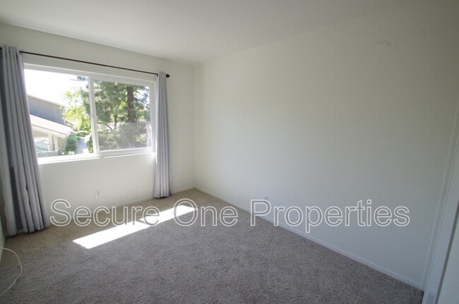 Building Photo - 491 Serento Cir