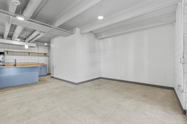 Building Photo - 415 S Weber St