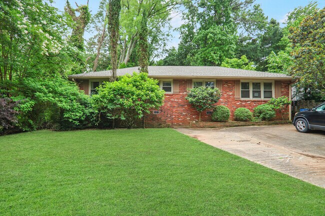 Building Photo - 932 Winburn Dr