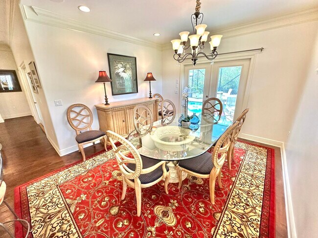 Building Photo - 206 E Pinehurst Dr