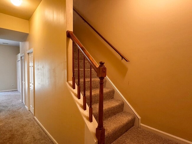 Building Photo - Briarwood Townhome close to NGIC and Hollymead Town Center!