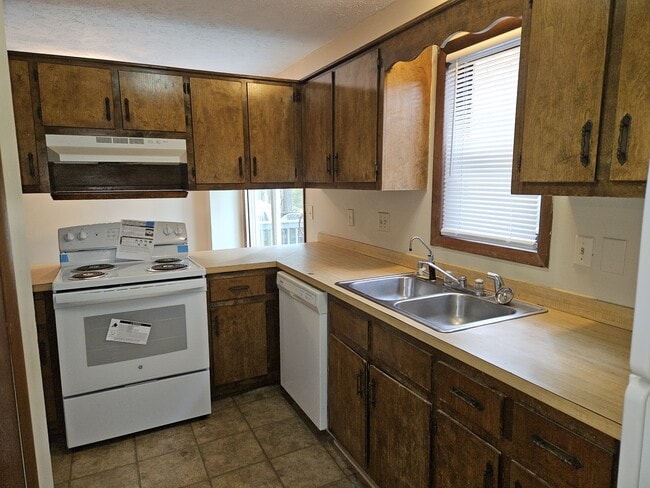 Building Photo - 831 Rumford Pl