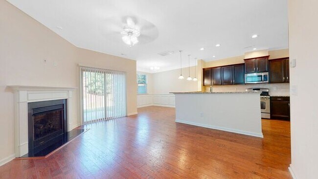 Building Photo - Inviting End Townhome with Loft, Granite Kitchen & 2-Car Garage , Near RTP, RDU, I-40 & I-540
