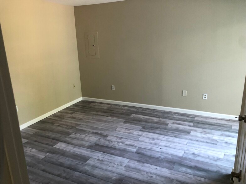 Building Photo - 290 Heather Croft