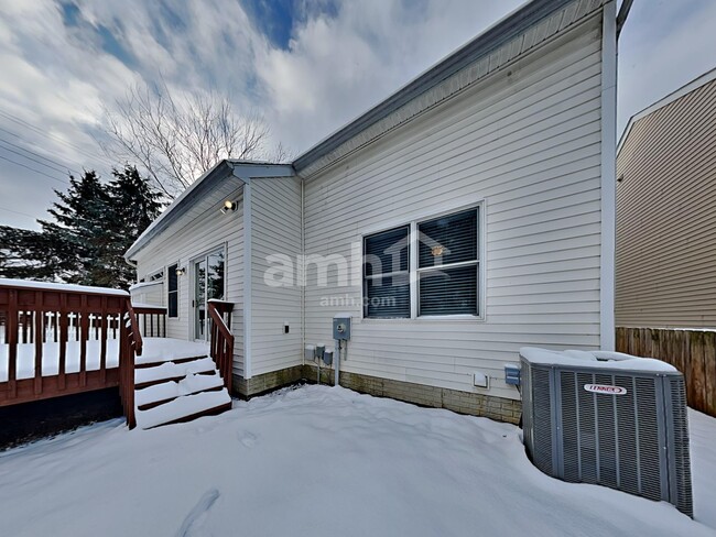 Building Photo - 442 Stone Shadow Dr