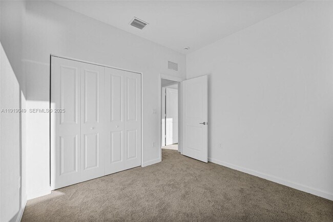 Building Photo - 1400 SE 6th Rd