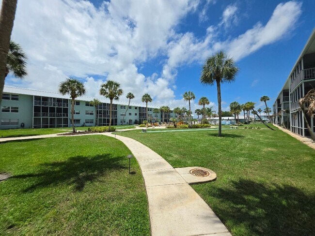 Building Photo - 325 Causeway N