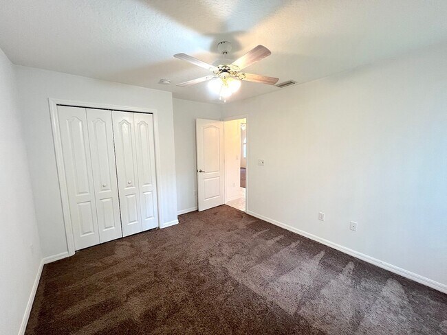 Building Photo - 106 Point of Woods Dr