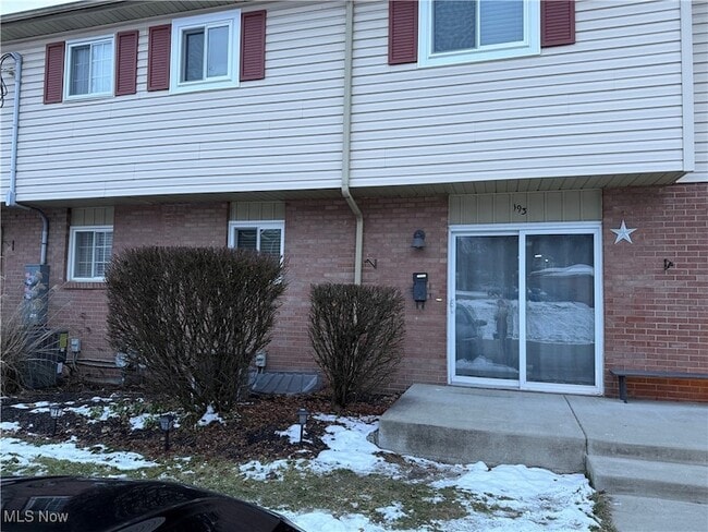 Building Photo - 193 Surrey Ln