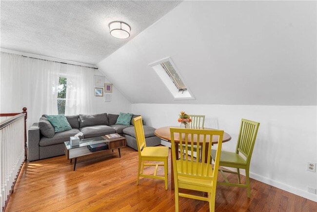 Building Photo - 183 Wood St