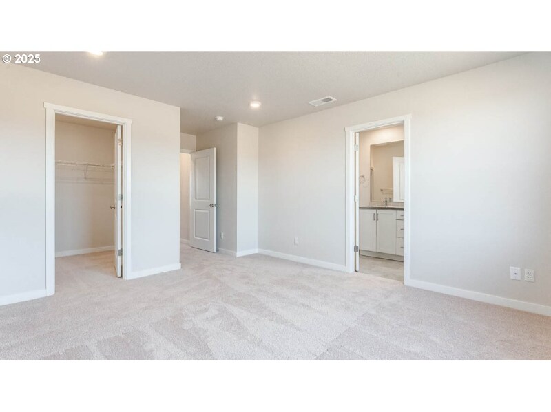 Building Photo - 9212 SE Azalea St