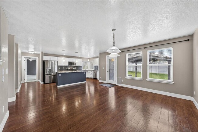 Building Photo - Beautiful NW Meridian Home with Privacy and Community Amenities