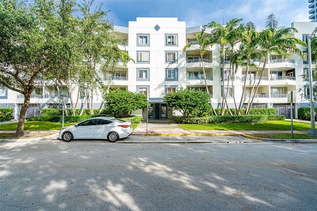 Building Photo - 1401 Bay Rd