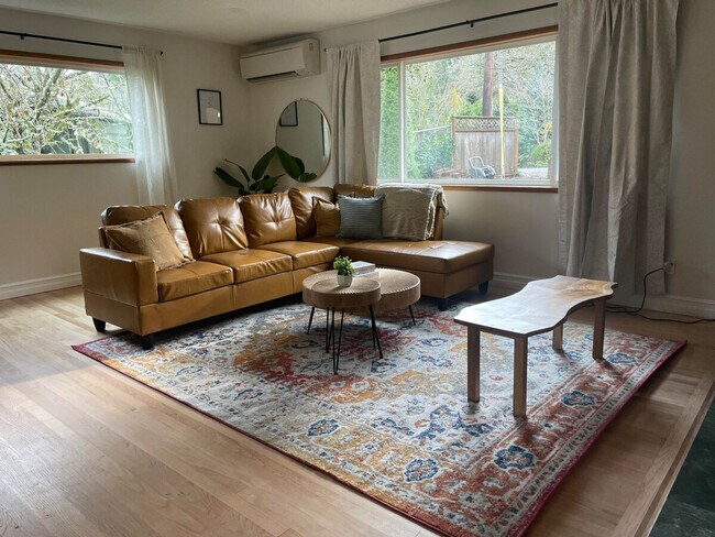 Building Photo - 3201 SW Sherwood Pl