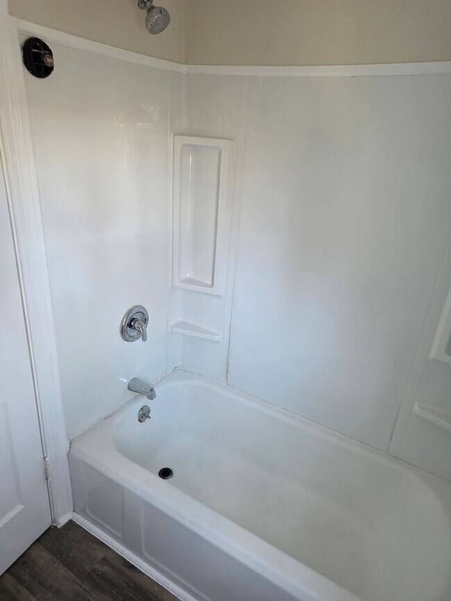 Building Photo - 4 Bedroom 3 Bathroom House in Syracuse