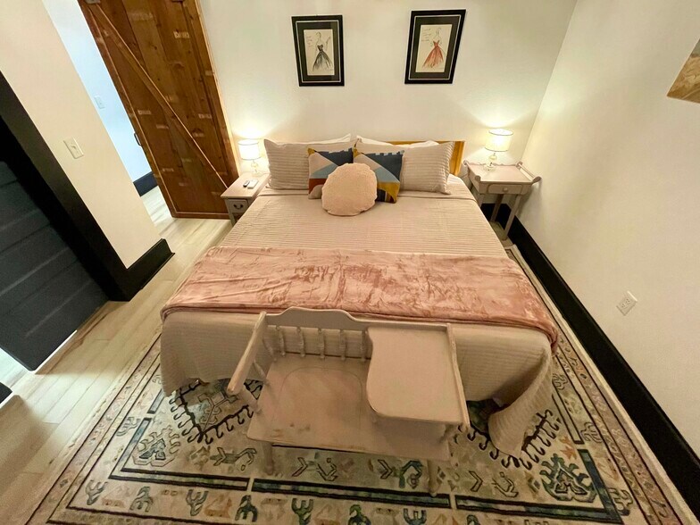 Building Photo - 719 S. Baker St.