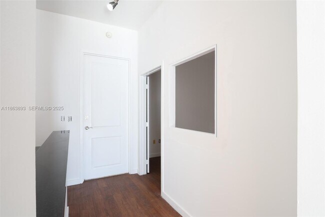 Building Photo - 2200 NE 4th Ave