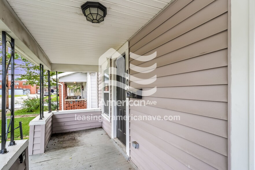 Building Photo - 806 Crawford St