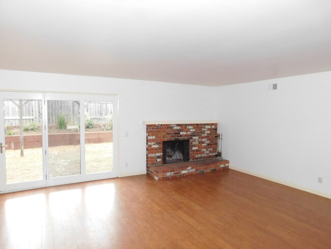 Building Photo - Charming 3 Bedroom Home in North Goleta