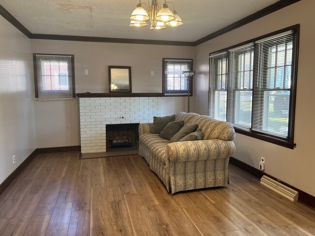 Building Photo - 112 Chicago Rd