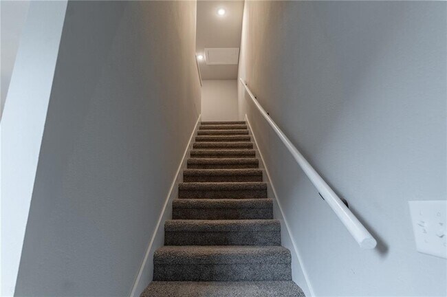 Building Photo - 1358 N Porter Rd