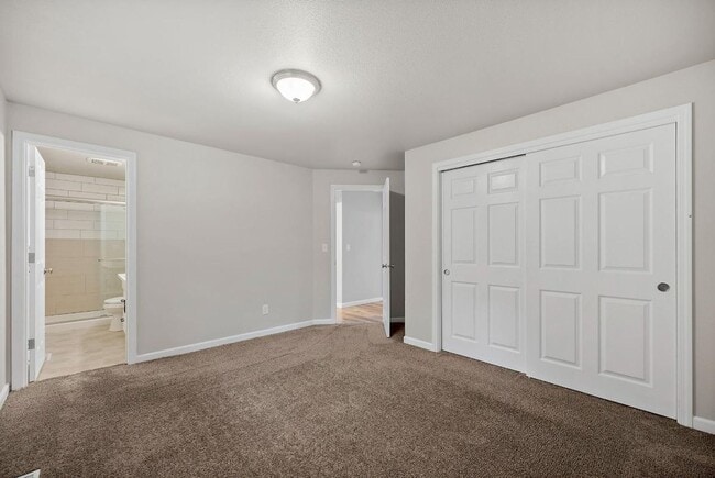 Building Photo - Renovated Tacoma Home with A/C, Huge Den, Bonus Office & Fully Fenced Yard!