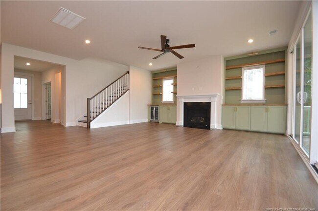 Building Photo - 544 Basin Hl Dr