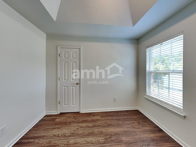 Building Photo - 925 Southridge Dr