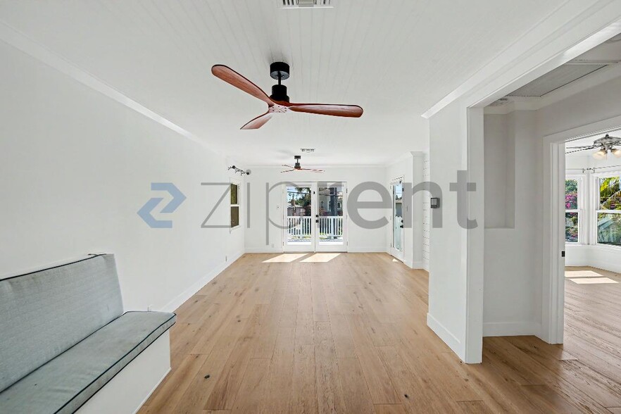 Building Photo - Unit