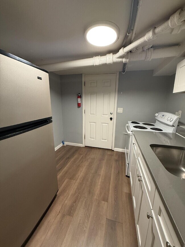 Building Photo - Chic Urban Studio in the heart of Denver!