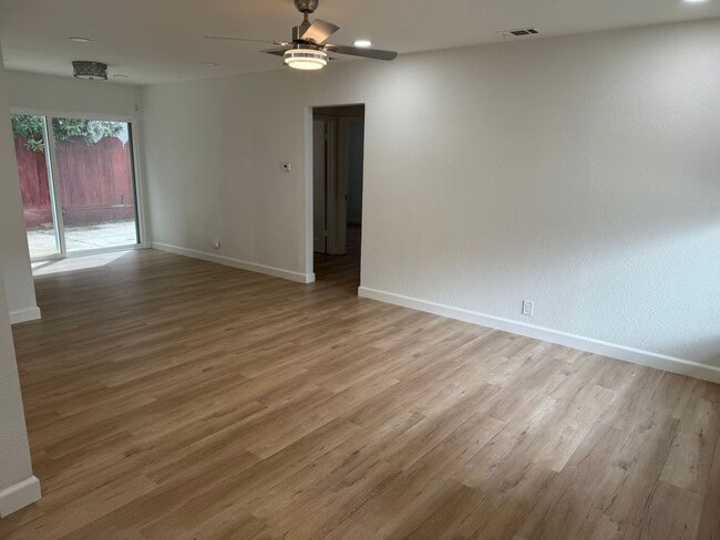 Building Photo - 1400 Clay St