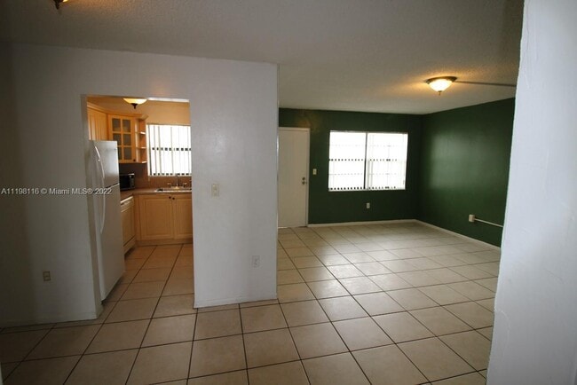 Building Photo - 13500 NE 3rd Ct