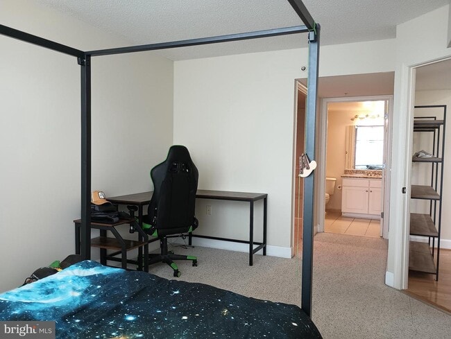 Building Photo - 11800 Sunset Hills Rd