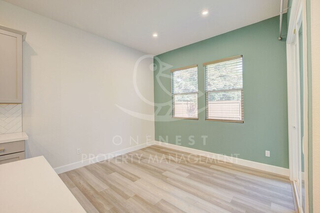 Building Photo - Fabulous floorplan; 3 bdrm 3 bthm + bonus ...