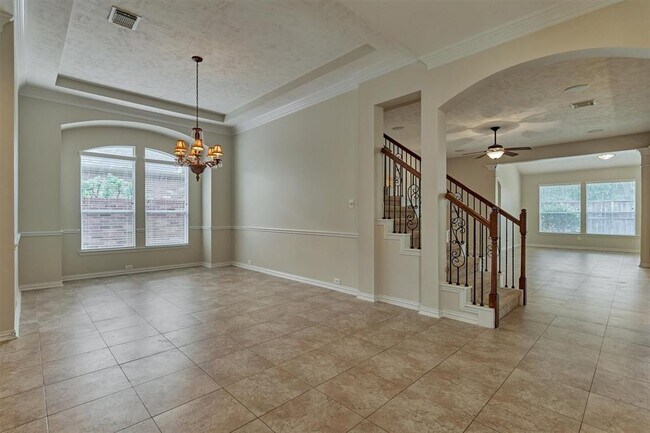 Building Photo - 6 Jester Oaks Pl