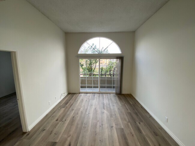 Building Photo - 5259 Cartwright Ave