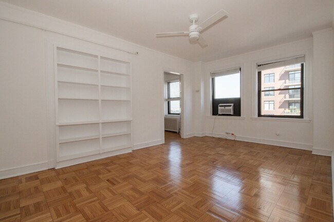 Building Photo - 1100 N Dearborn St