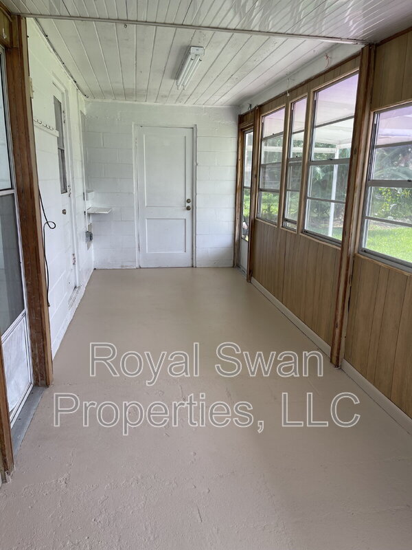 Building Photo - 1047 Pineview Pl