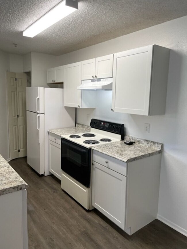 Building Photo - Renovated Two bedroom Two bath condo