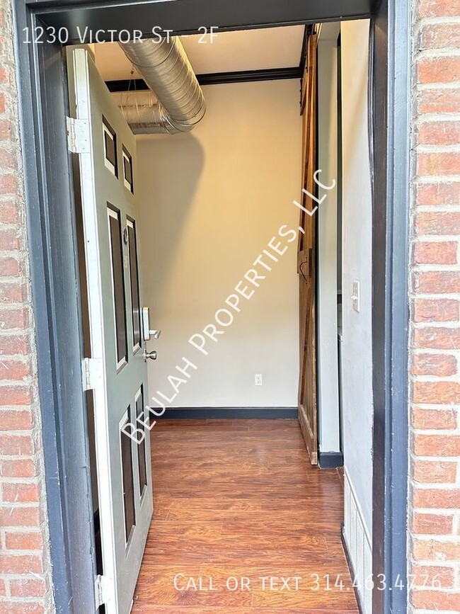 Building Photo - Newly Renovated 2BD/2BA in Walkable Soulard