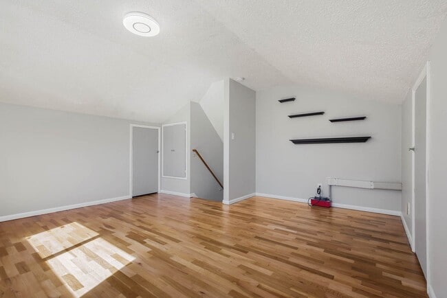 Building Photo - Bright 3-Bedroom Rambler with Hardwood Floors & Garden Space