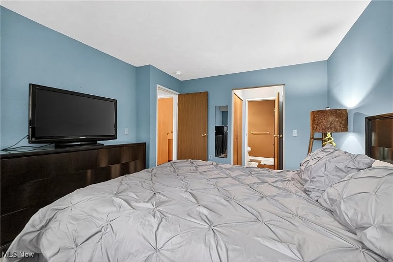 Building Photo - 10373 Glenway Dr