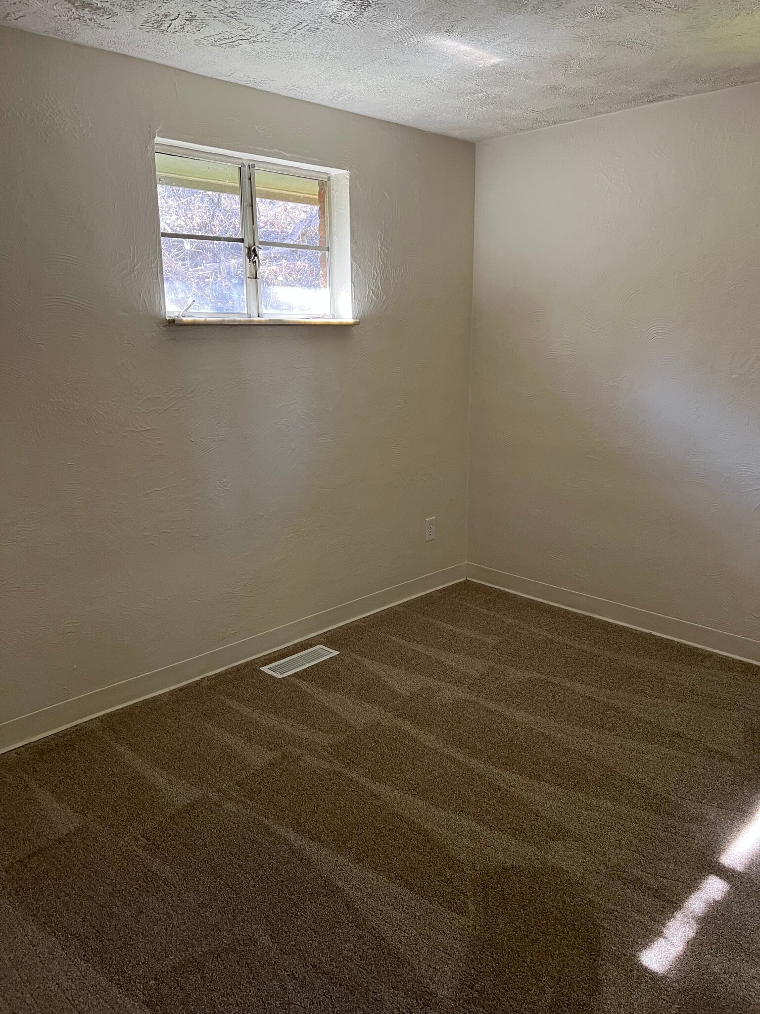 Building Photo - 915 Sleepy Hollow Rd