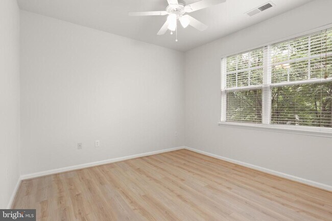 Building Photo - 12945 Centre Park Cir